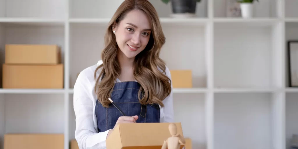 Muchos negocios creen que la única forma de vender es bajando precios constantemente. Aunque los descuentos pueden funcionar en momentos específicos, depender de ellos debilita la marca y reduce la rentabilidad a largo plazo.