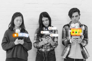 Tener presencia en redes sociales no significa necesariamente estar en todas. Una estrategia digital efectiva comienza con una pregunta mucho más importante: ¿dónde pasa más tiempo mi cliente ideal?