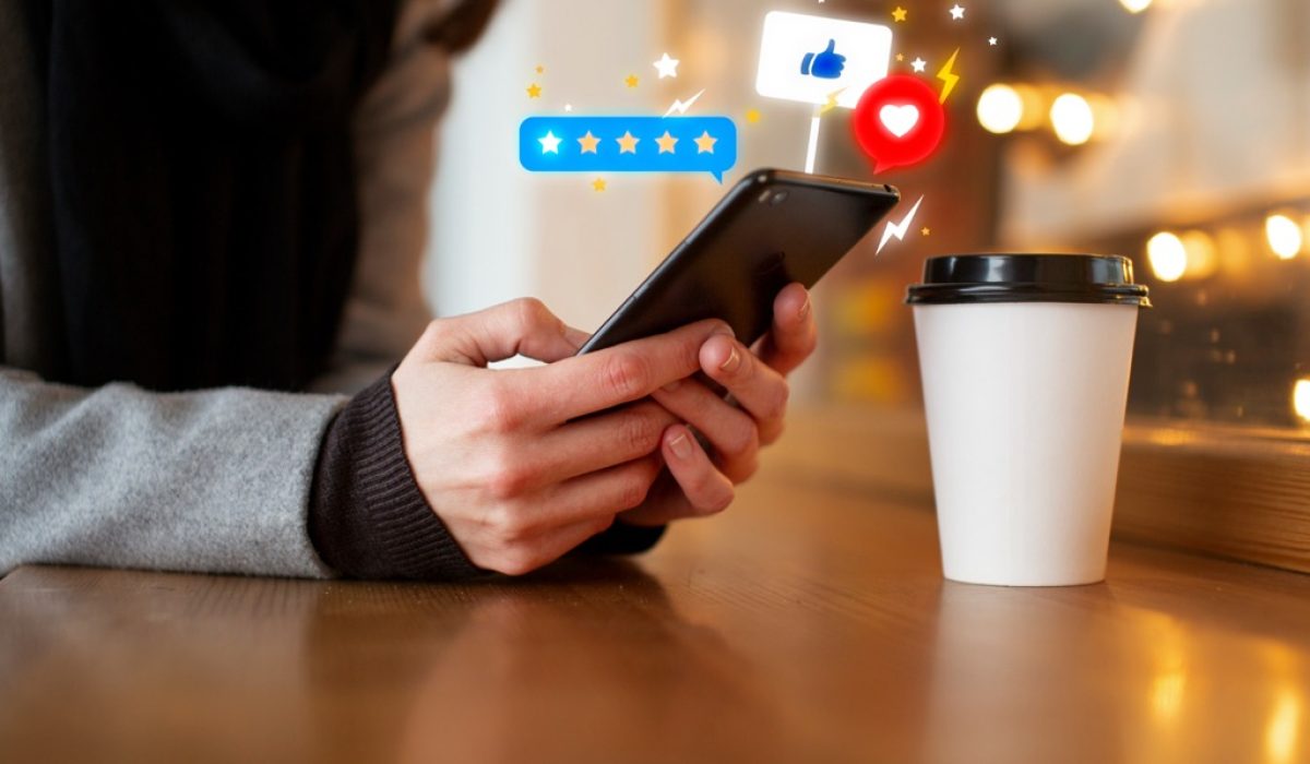 Cuando cliente potencial llega a tu tienda online, no te conoce. Confía más en opinión de otros clientes que en lo que tú digas de ti mismo. Esto es poder de validación social: personas confían en peers más que en marcas.
